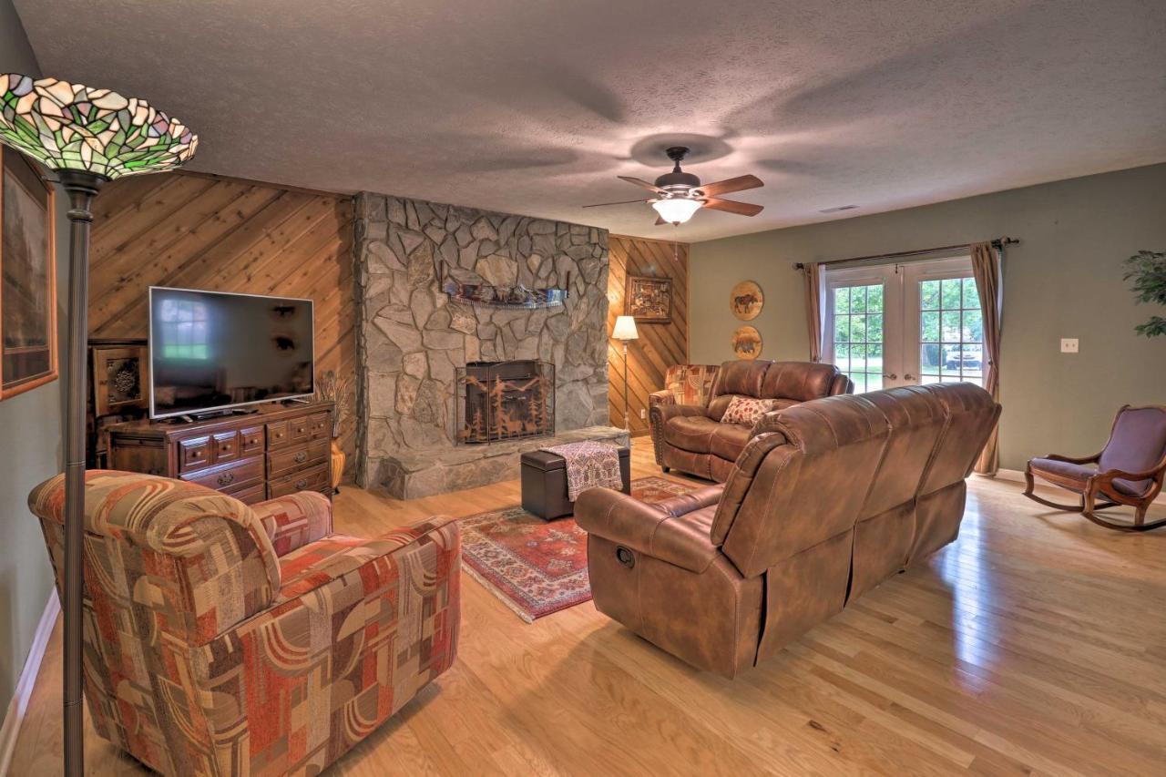Hendersonville Home With Fire Pit 5 Mi To Downtown! Eksteriør bilde