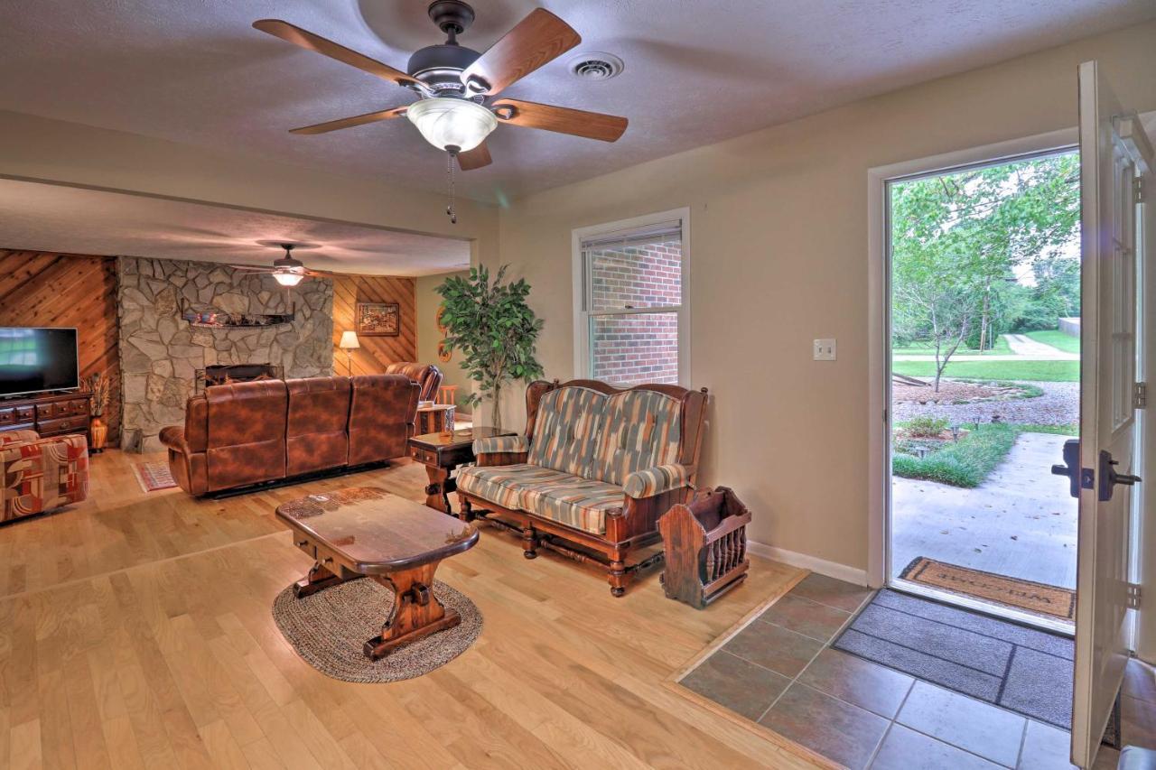 Hendersonville Home With Fire Pit 5 Mi To Downtown! Eksteriør bilde