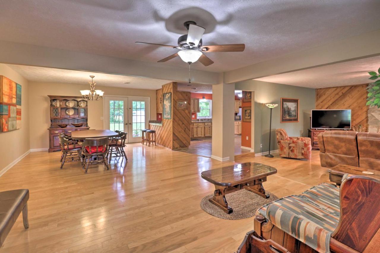 Hendersonville Home With Fire Pit 5 Mi To Downtown! Eksteriør bilde