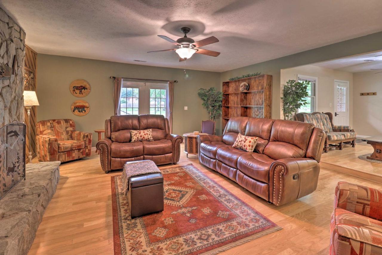 Hendersonville Home With Fire Pit 5 Mi To Downtown! Eksteriør bilde