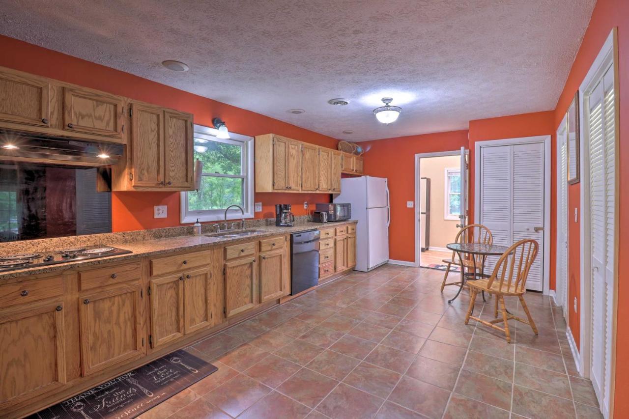 Hendersonville Home With Fire Pit 5 Mi To Downtown! Eksteriør bilde