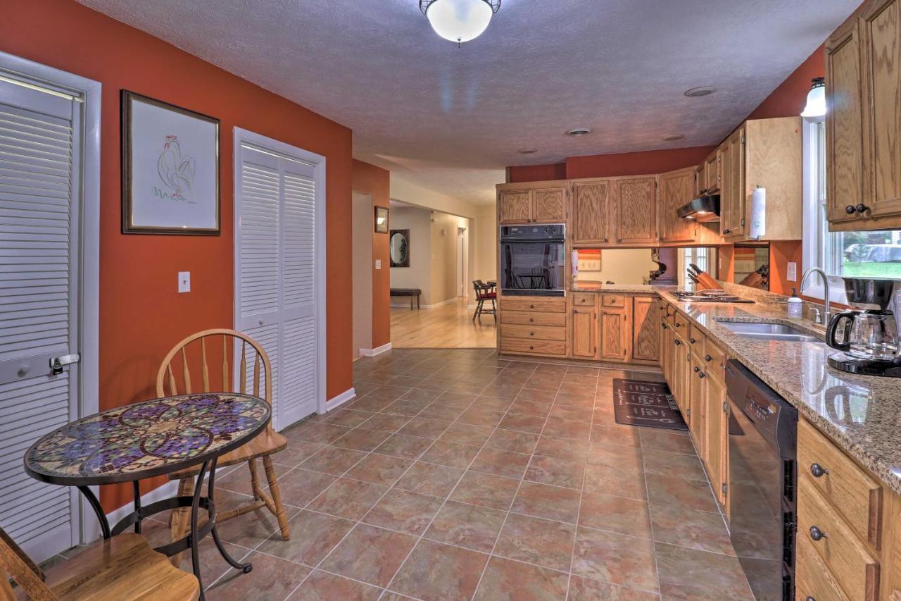 Hendersonville Home With Fire Pit 5 Mi To Downtown! Eksteriør bilde