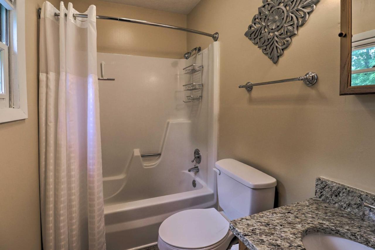 Hendersonville Home With Fire Pit 5 Mi To Downtown! Eksteriør bilde