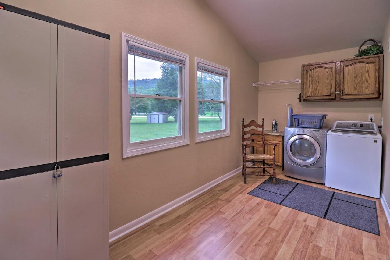 Hendersonville Home With Fire Pit 5 Mi To Downtown! Eksteriør bilde